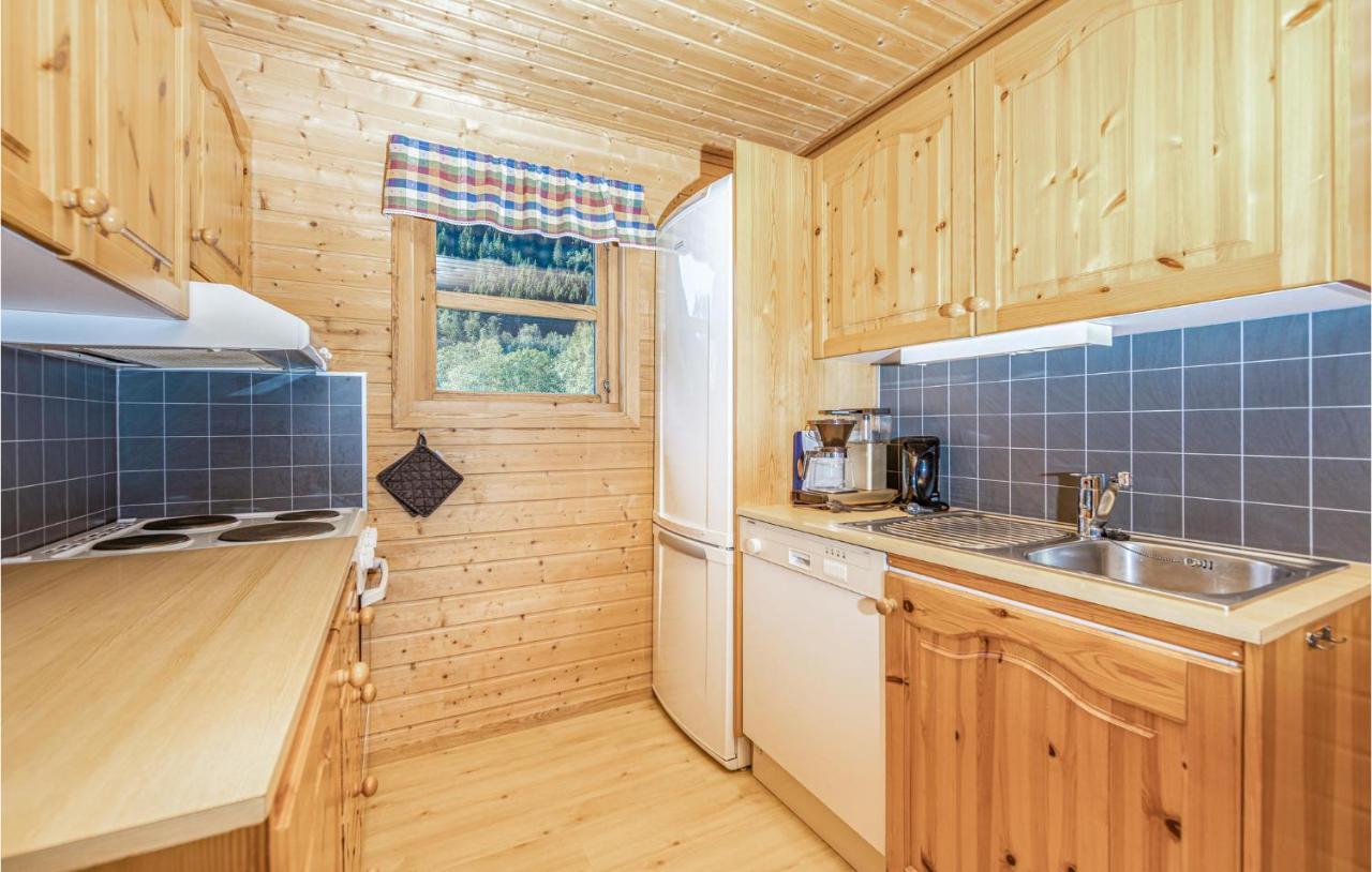 Cozy Home In Fjaerland With House A Mountain View Exteriör bild